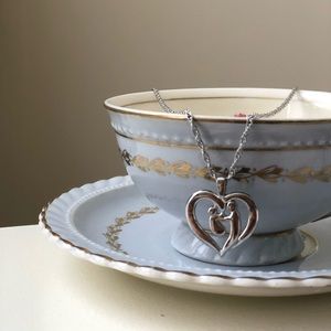 Mom heart heart necklace NWOT